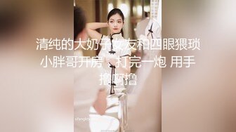 [MP4]【如充气娃娃一般超粉美穴】两根水晶假屌一起插，塞满双洞，大黑牛震动双倍快乐，高潮出水毛巾多湿了太骚了