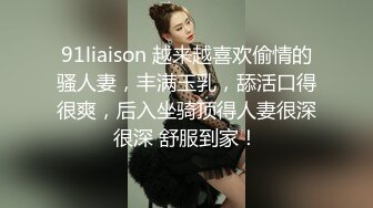 澡堂子偷拍美少妇后面抬起腿能看到B洗澡的时候撅起来尿尿