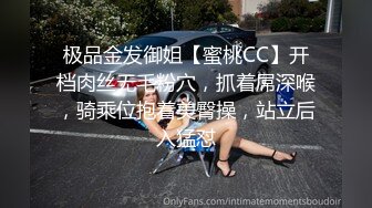 牛仔裤高挑大长腿美女，奶子浑圆饱满好有情趣，舔乳口交猛力抽操