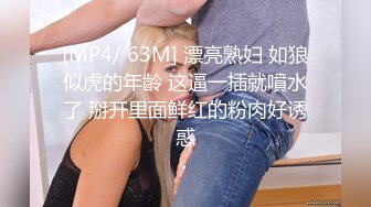 EDE罩杯妹妹与两支大鸡鸡哥哥玩3P (1)